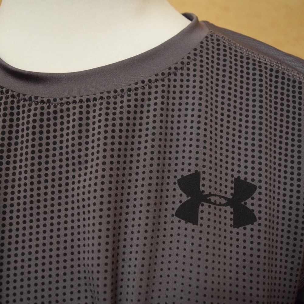 Under Armor boys T-Short - Picture 2 of 3